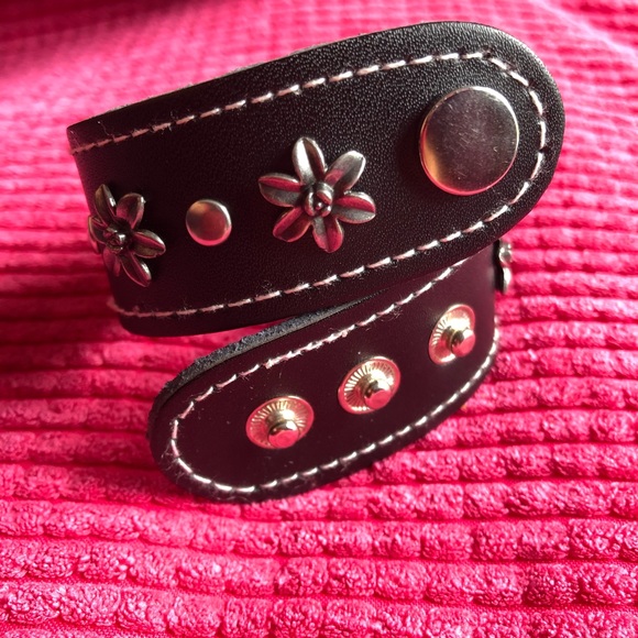 🙌🏻 Cuff Bracelet with Studs - Picture 2 of 6
